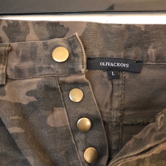 Distressed Camo Miniskirt - Picture 5 of 5